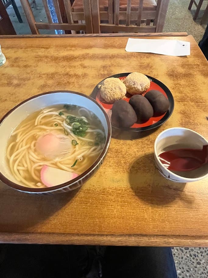 諏訪神社の月見茶屋で食べたうどんとぼた餅