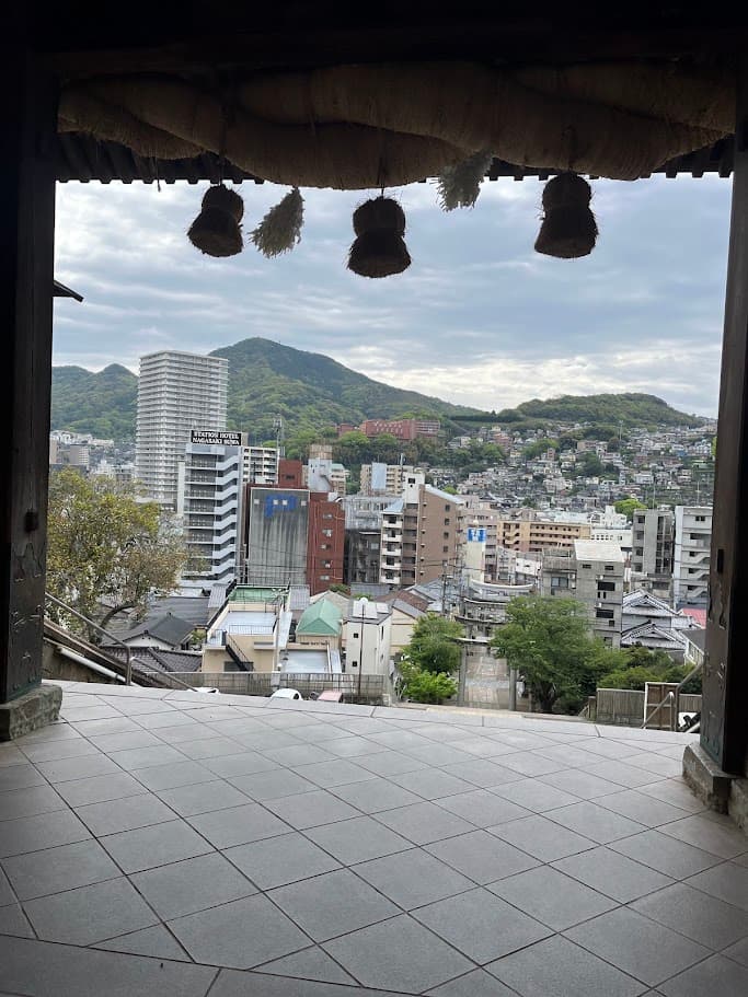 諏訪神社の境内から見える長崎の町並み