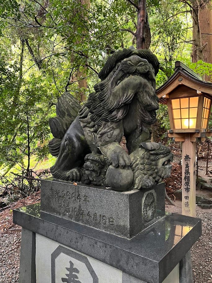 高千穂神社の境内にある狛犬