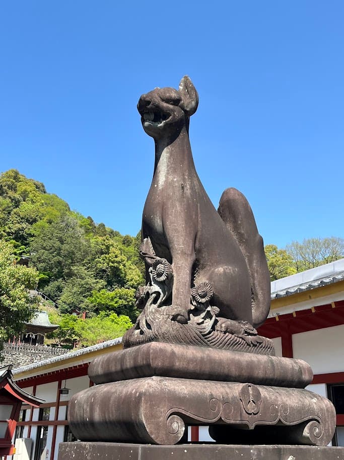 祐徳稲荷神社の境内にある狐の像